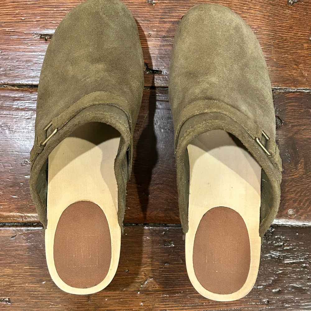 Suede Gap clogs